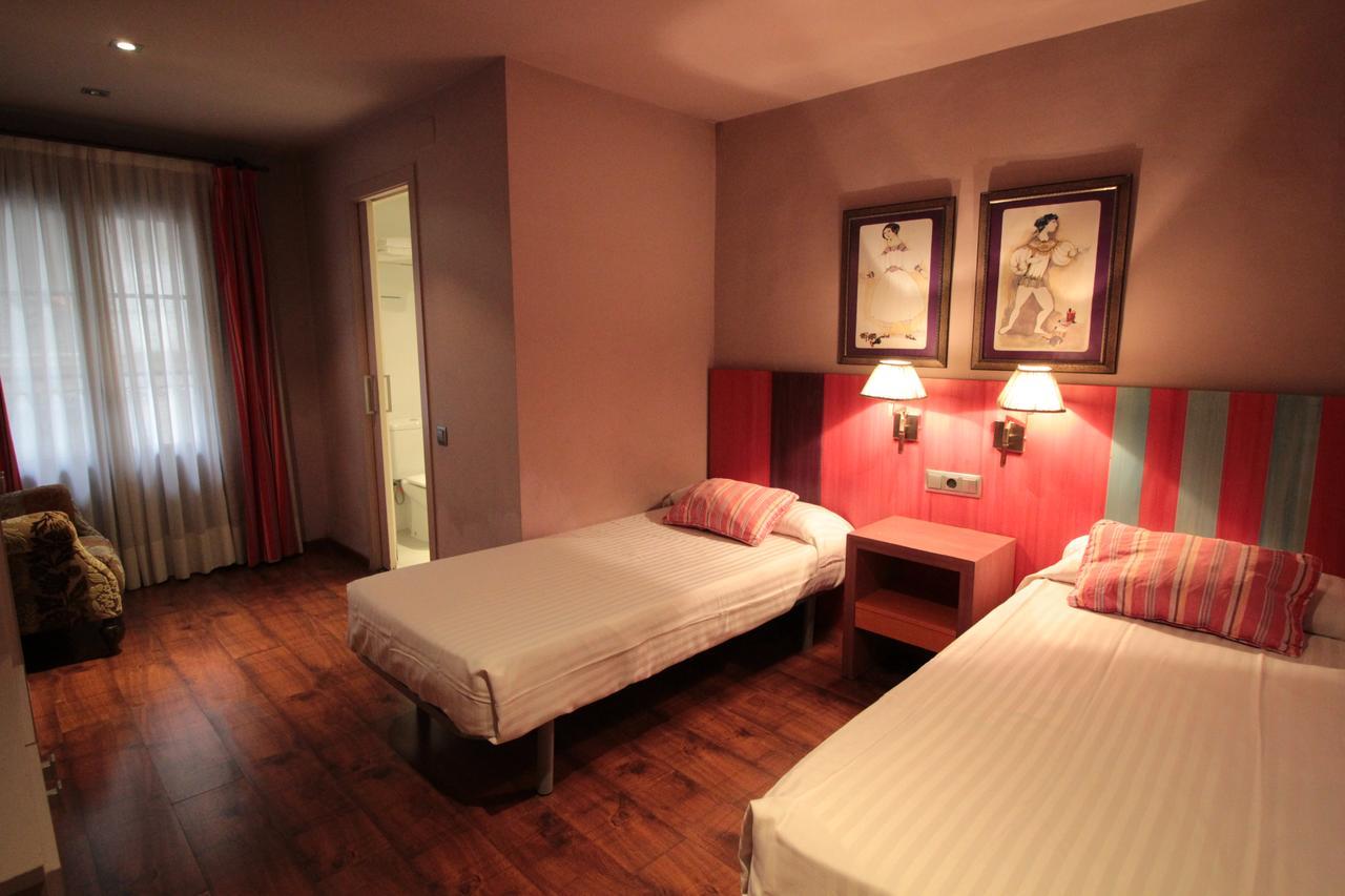 Zweibettzimmer mit Balkon